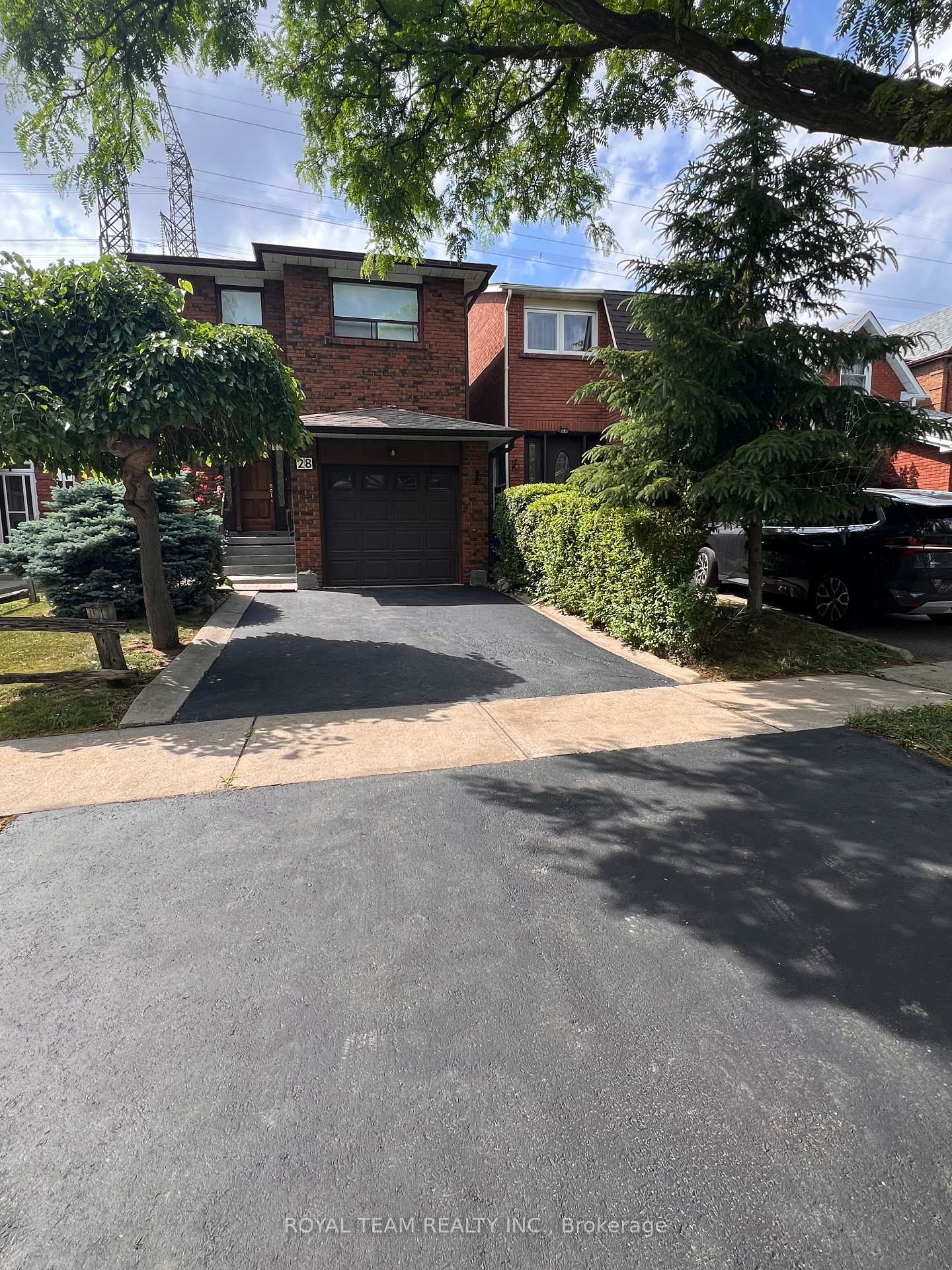 28 Oakmount Crescent, Vaughan, ON L4K 2C3
