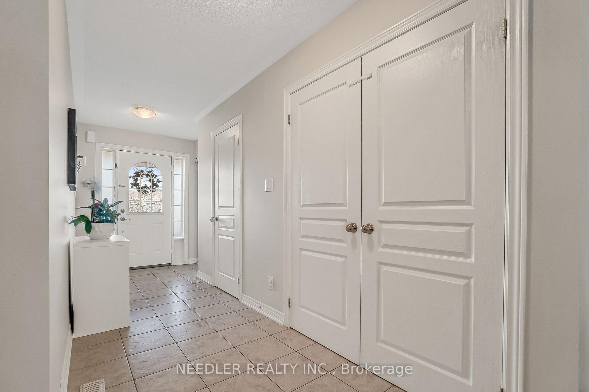 36 Wyndham Circle, Georgina — photo 2 of 5