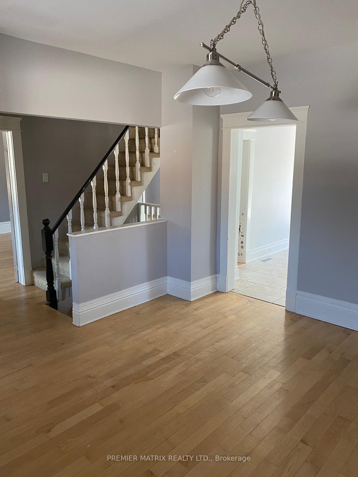 46 George Street, Aurora — photo 2 of 5