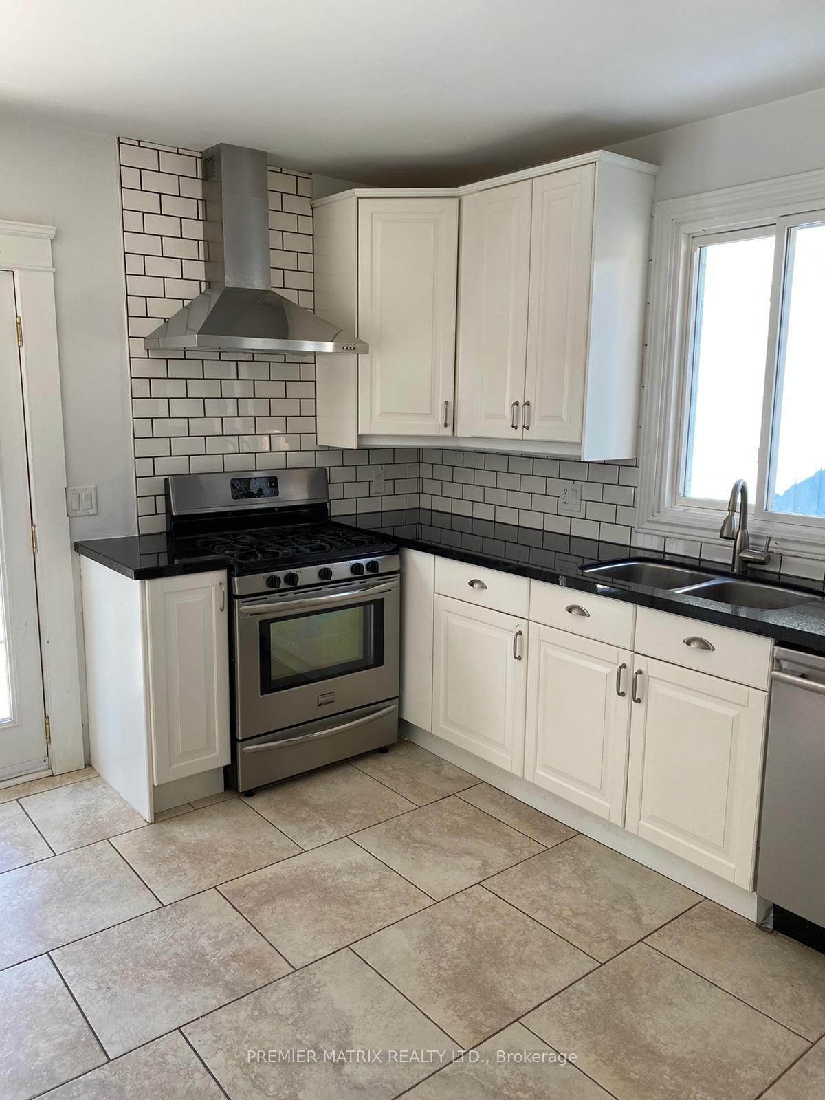 46 George Street, Aurora — photo 3 of 5