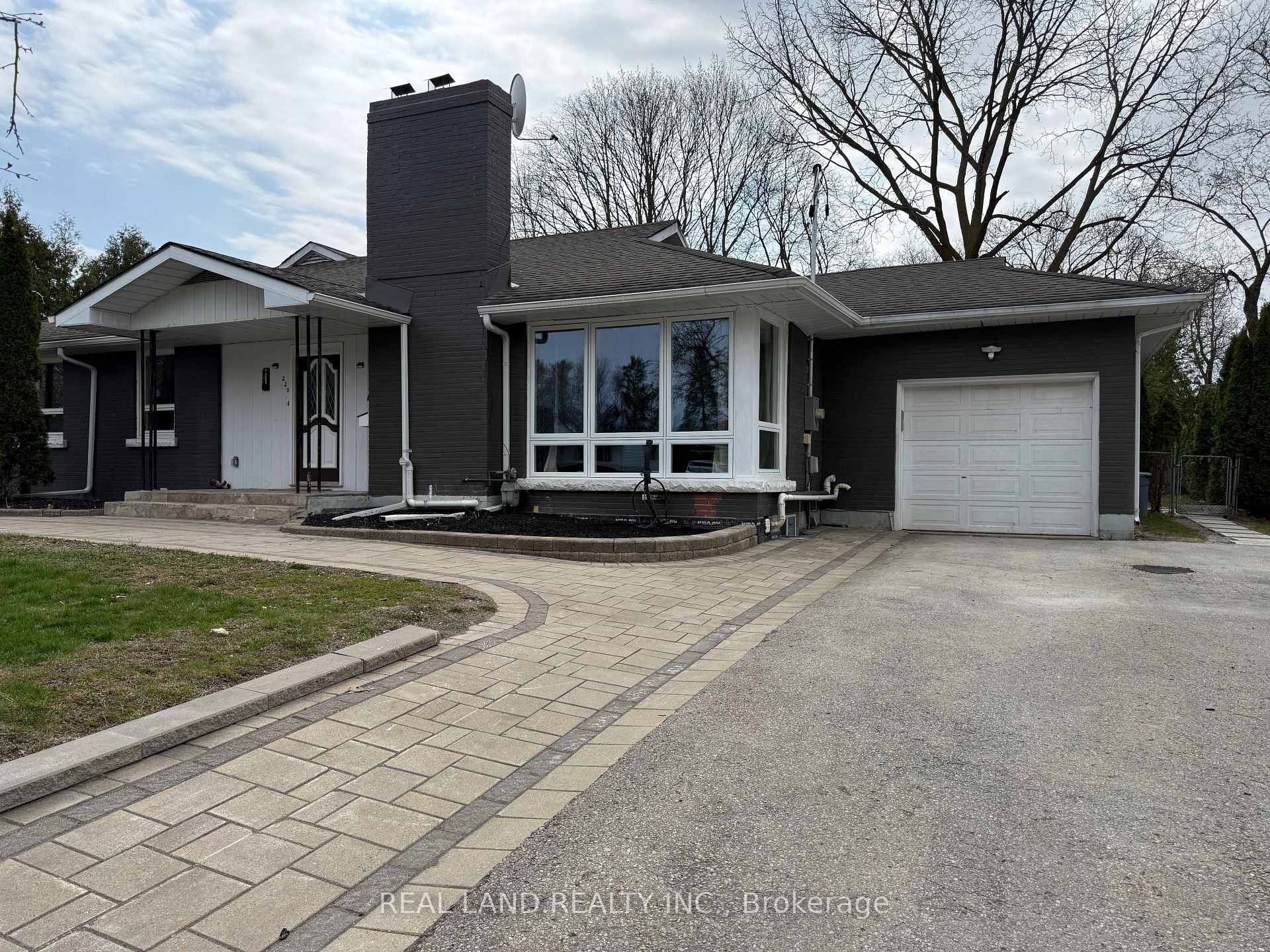 220 Millard Avenue 1 (Front), Newmarket, ON L3Y 1Z2
