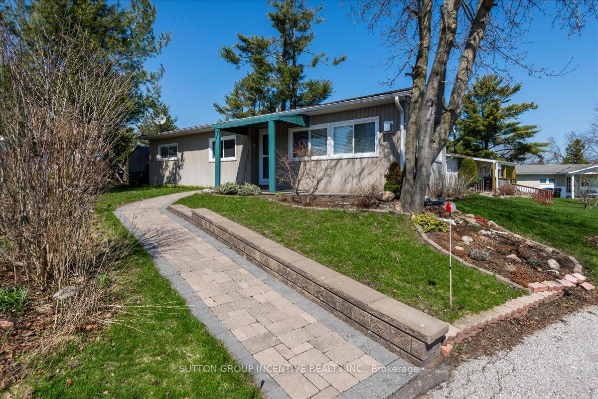 18 Trefoil Drive, Innisfil, ON L9S 1P7 — Innisfil, Ontario