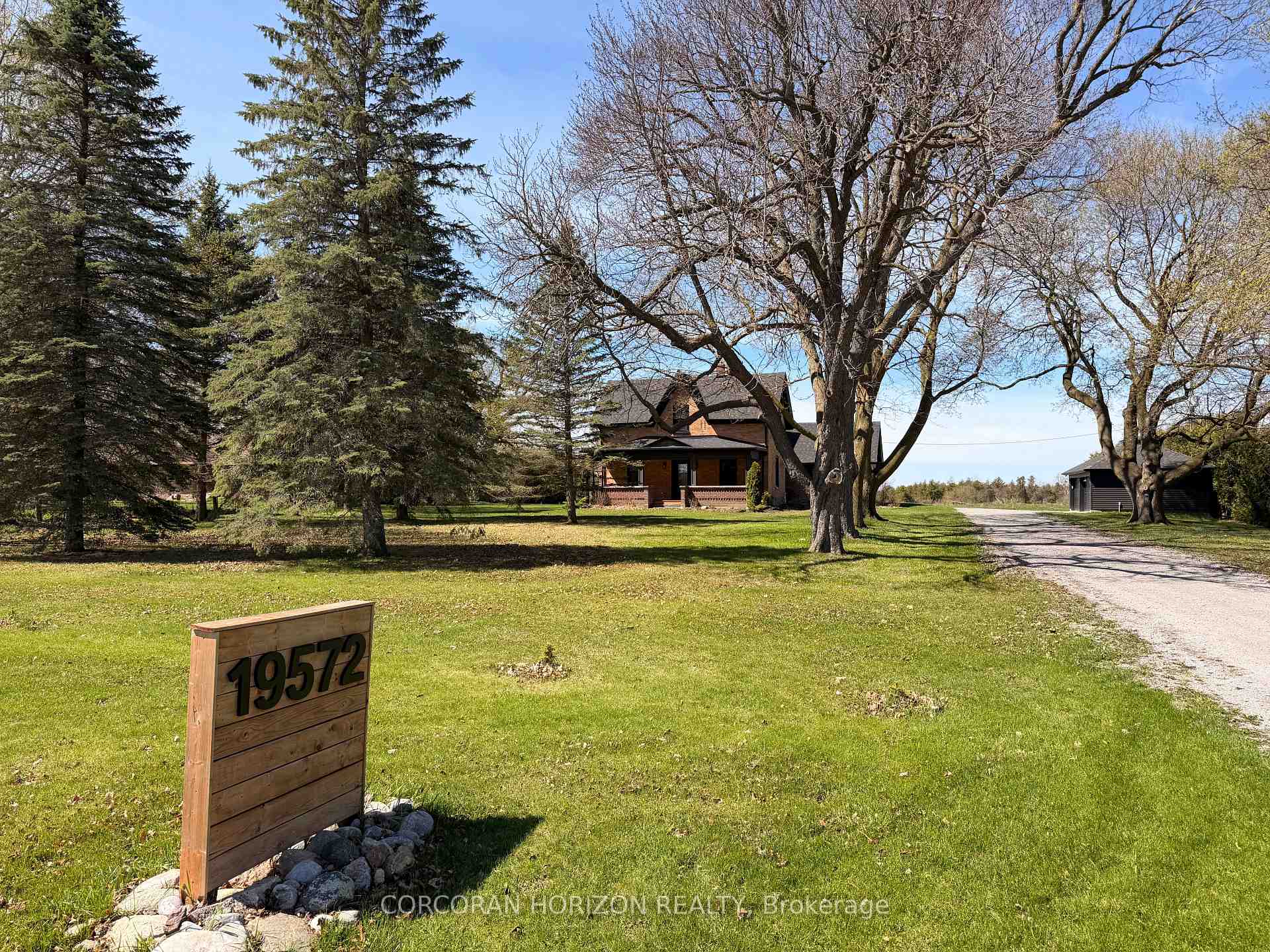 19572 Centre Street, East Gwillimbury, ON L0G 1M0