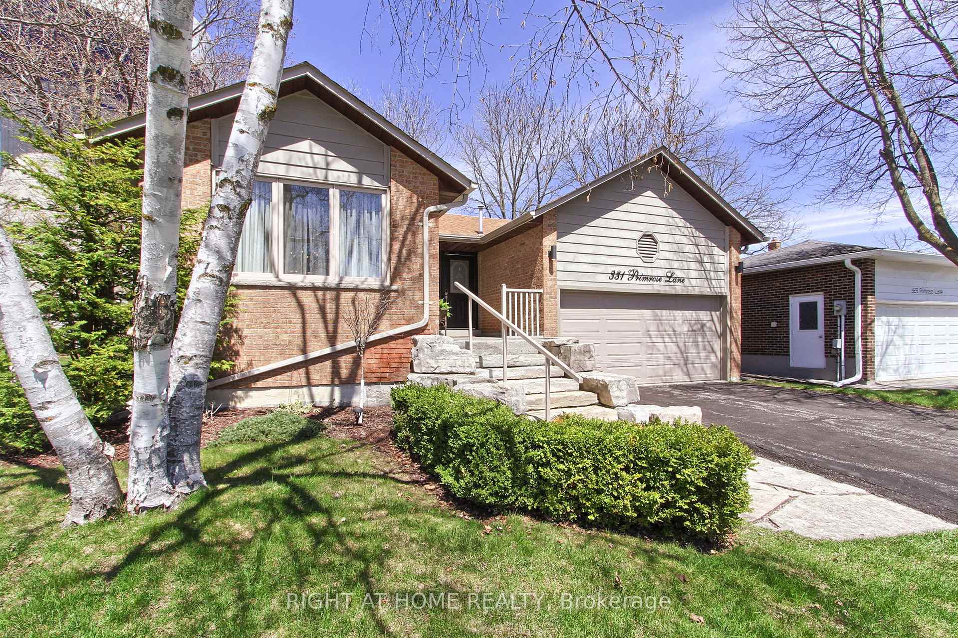 331 Primrose Lane, Newmarket, ON L3Y 5Z3