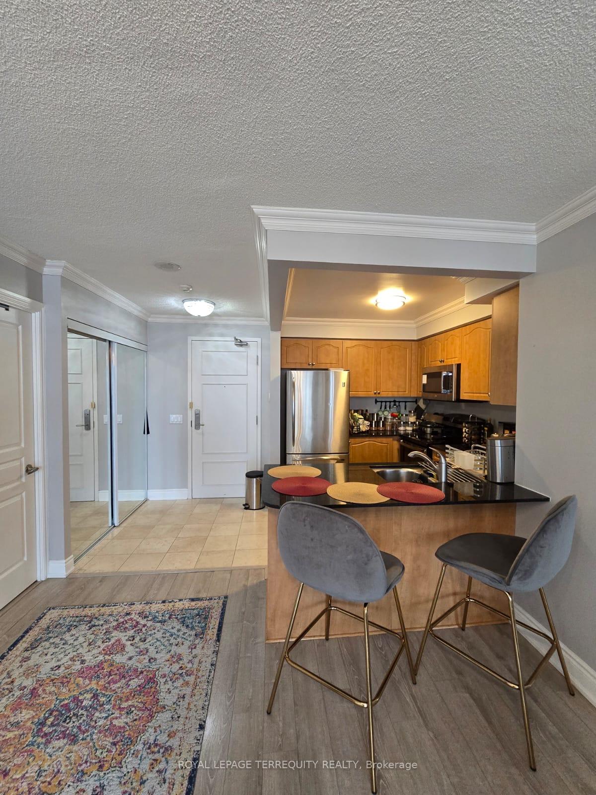 350 Red Maple Road 906, Richmond Hill, ON L4C 0T5