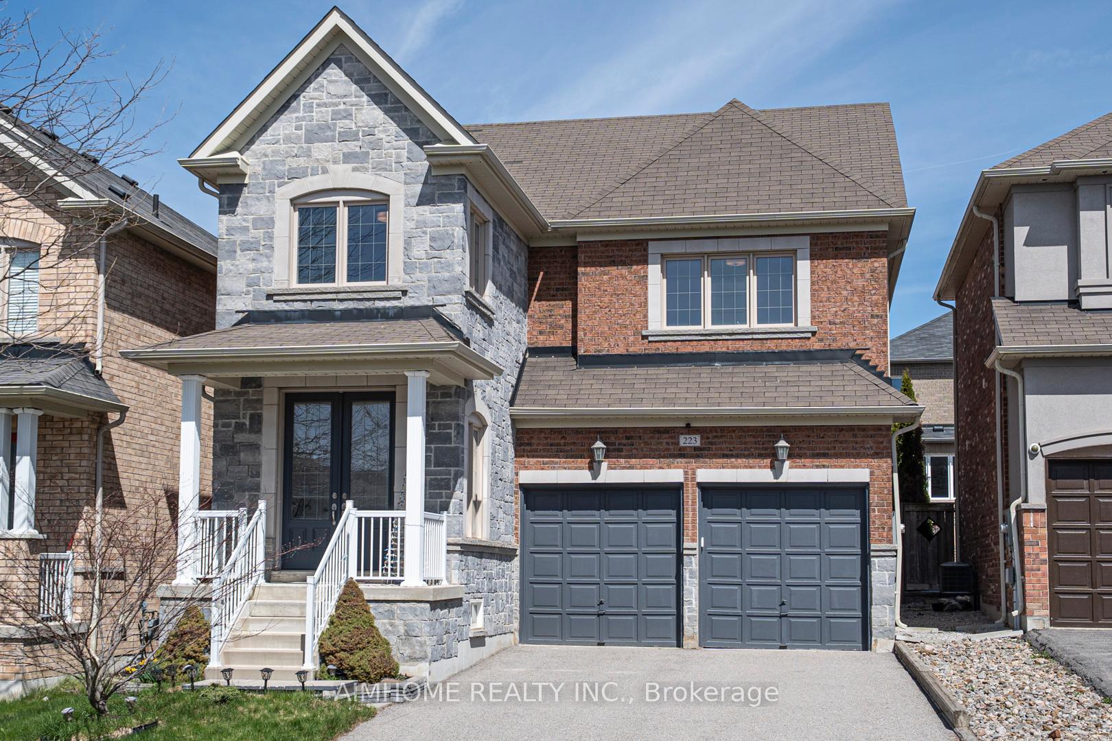 223 Emma Broadbent Court, Newmarket, ON L3X 3K8
