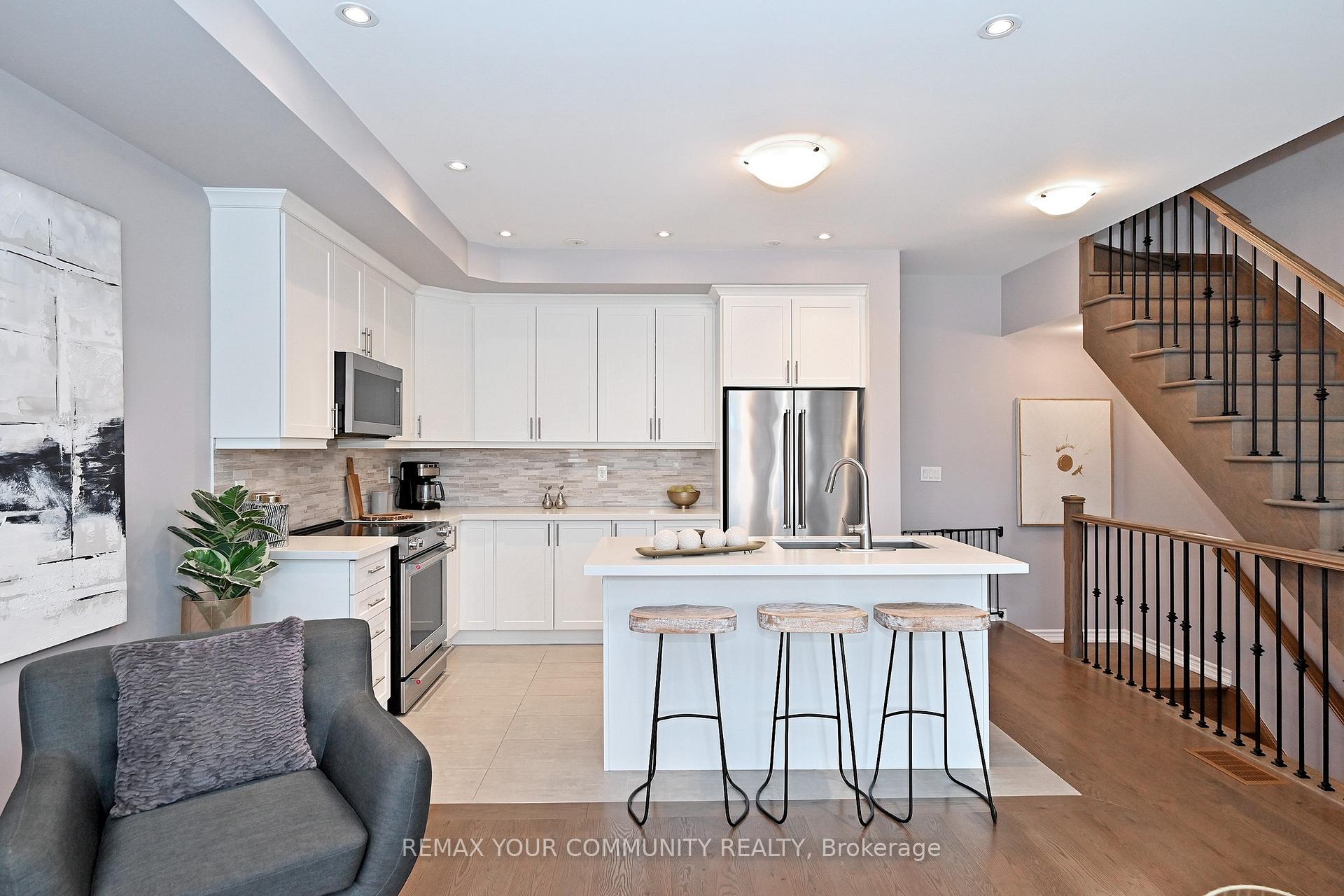 39 Blackpool Lane, East Gwillimbury — photo 2 of 5