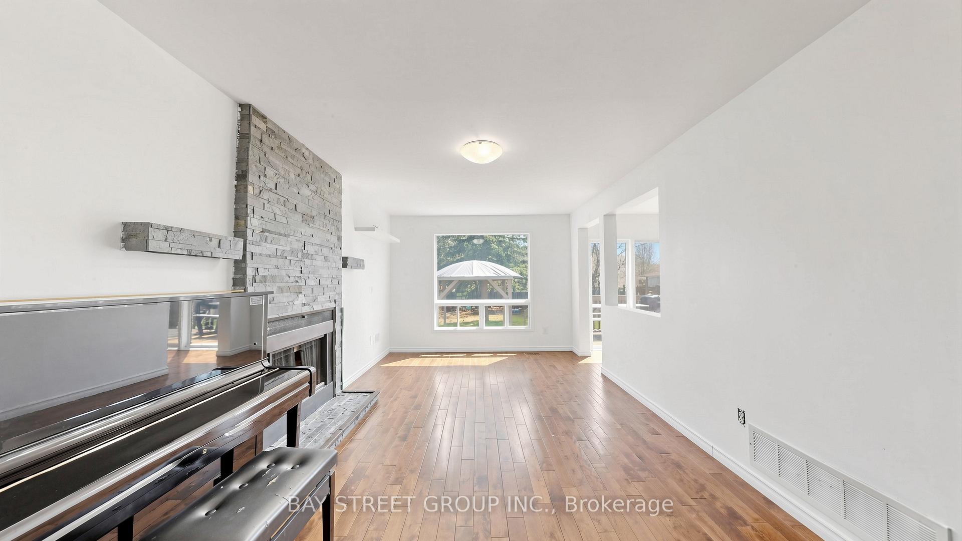 985 Linden Street, Innisfil — photo 5 of 5