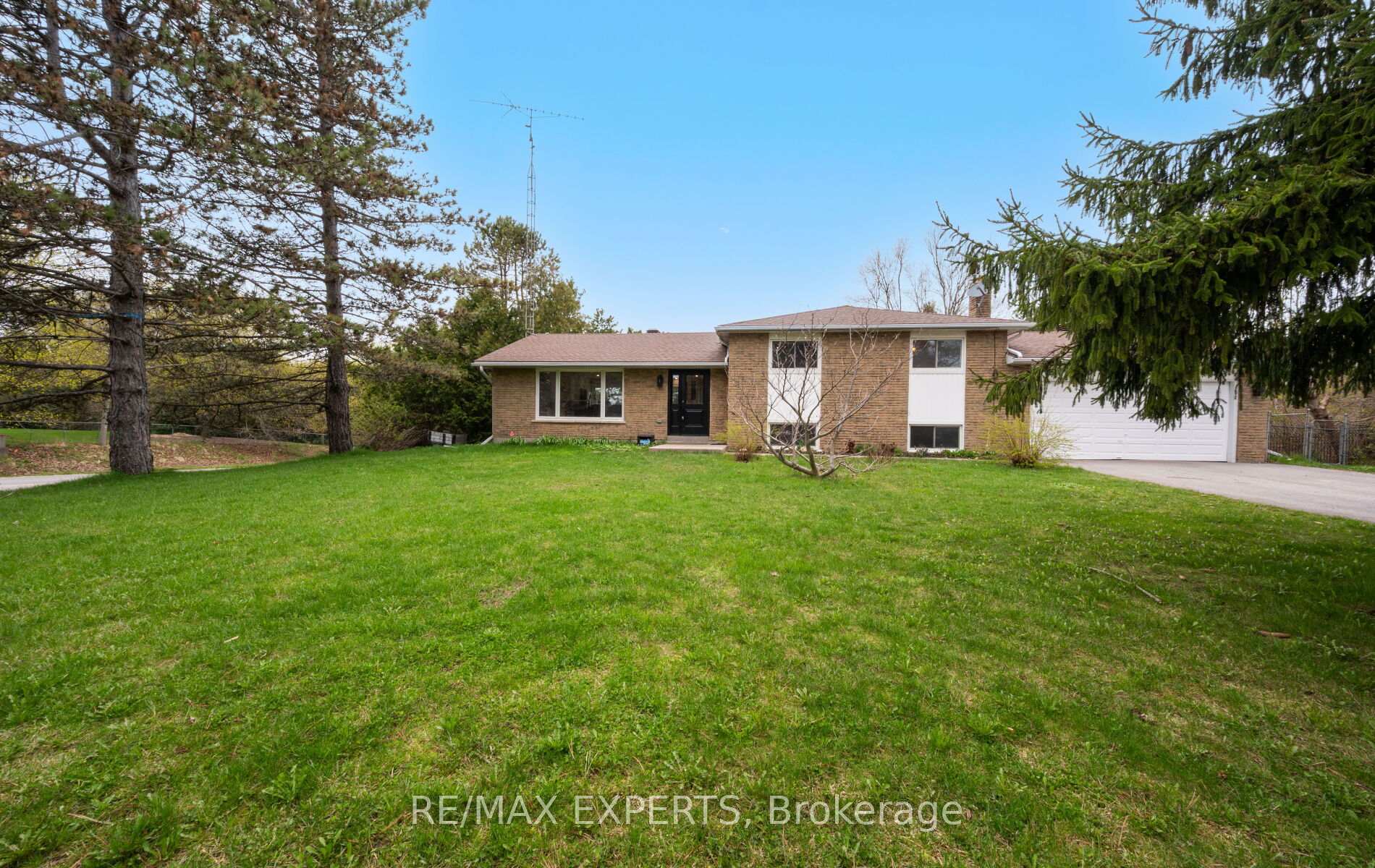 12 Simon Drive, Adjala-Tosorontio — photo 3 of 5