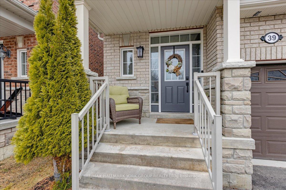39 Prosser Crescent, Georgina — photo 2 of 5