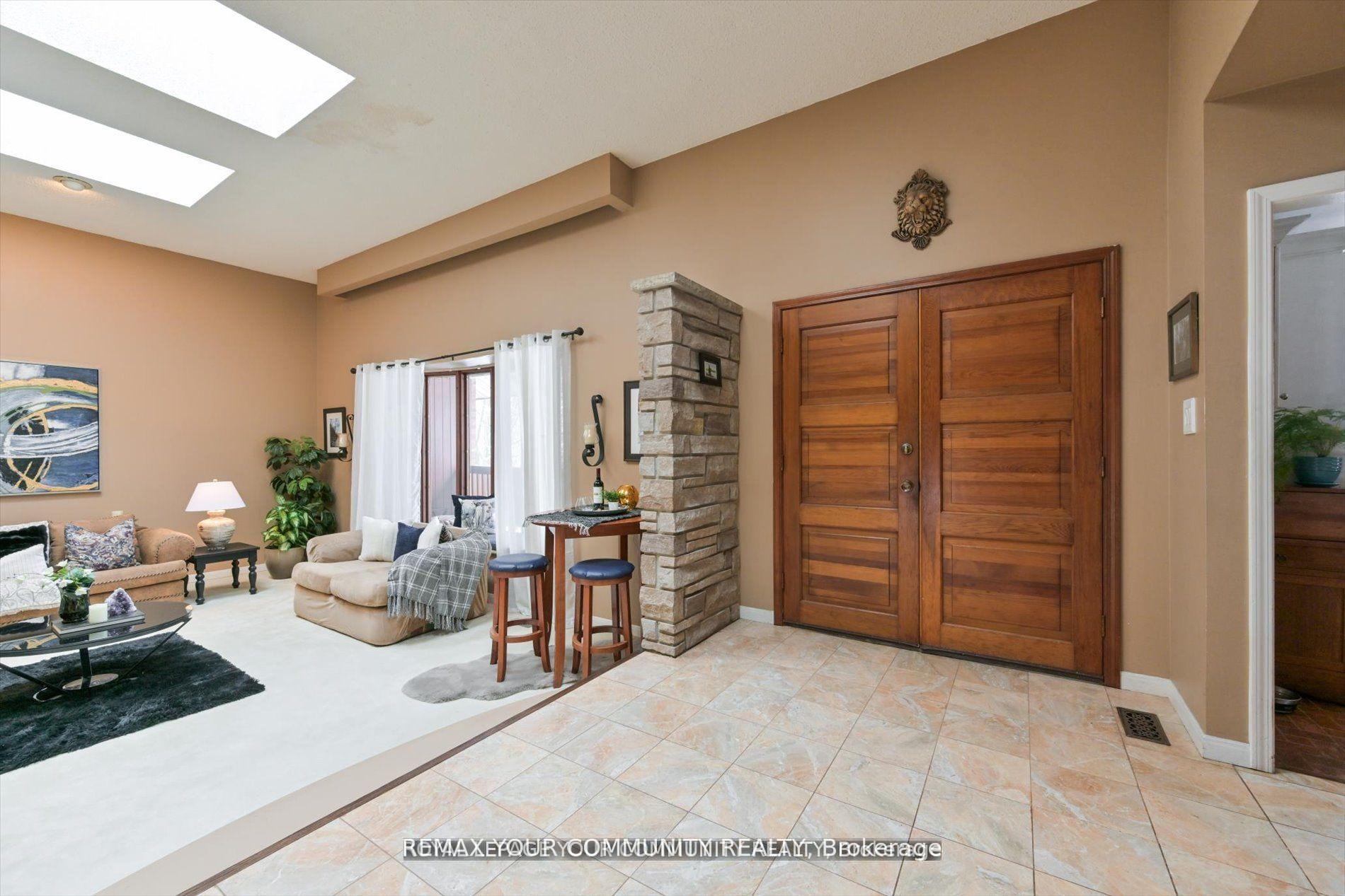 247 Harris Avenue, Richmond Hill — photo 3 of 5