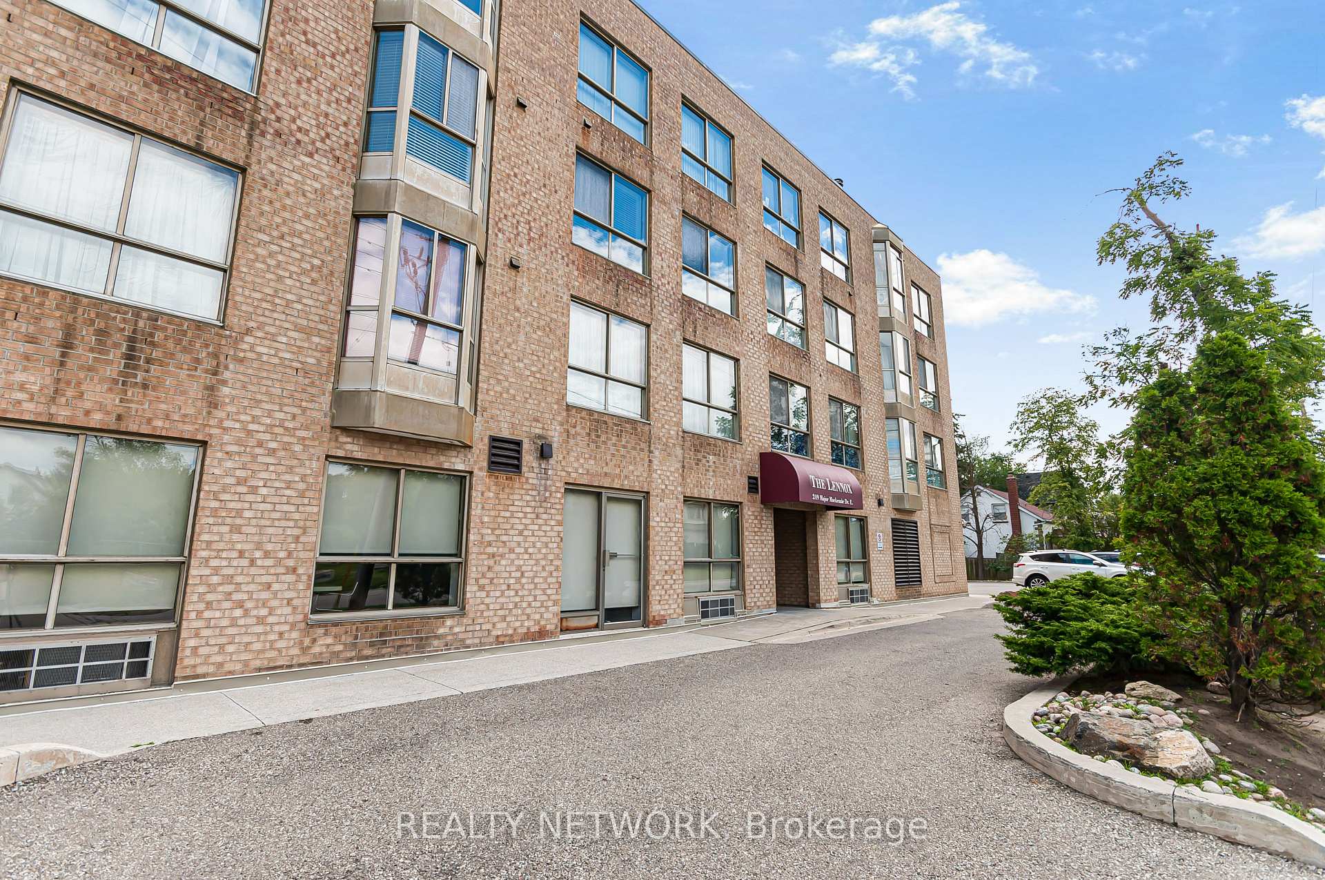 249 Major Mackenzie Drive E 106, Richmond Hill, ON L4C 9M8