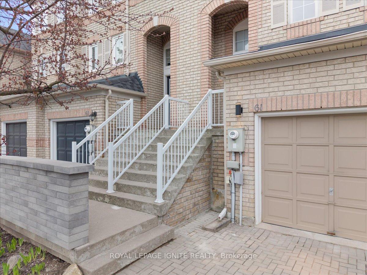 61 Baywell Crescent, Aurora — photo 3 of 5