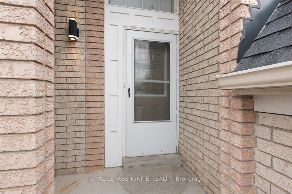 61 Baywell Crescent, Aurora — photo 4 of 5