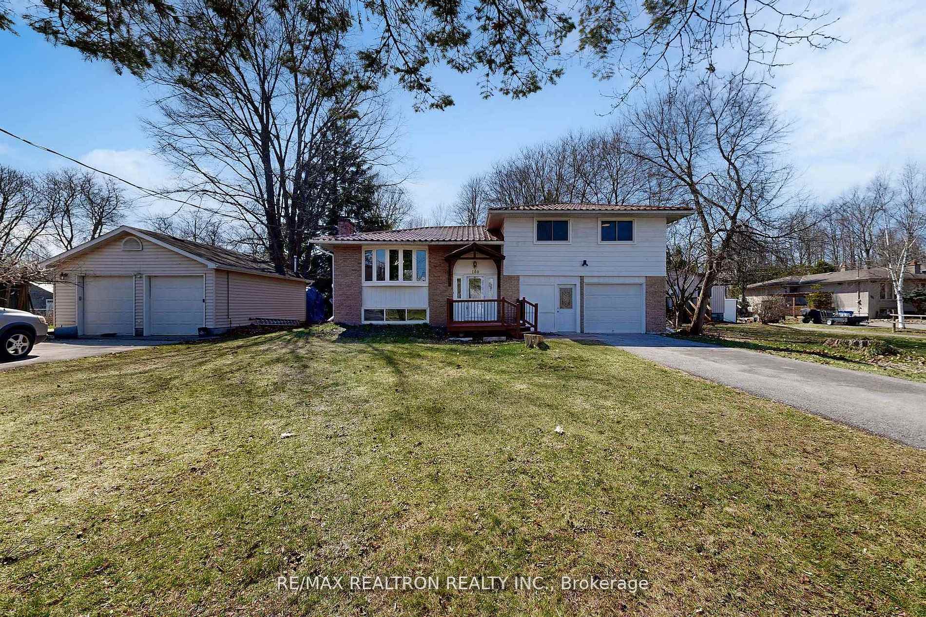 100 River Drive, East Gwillimbury, ON L9N 1A4