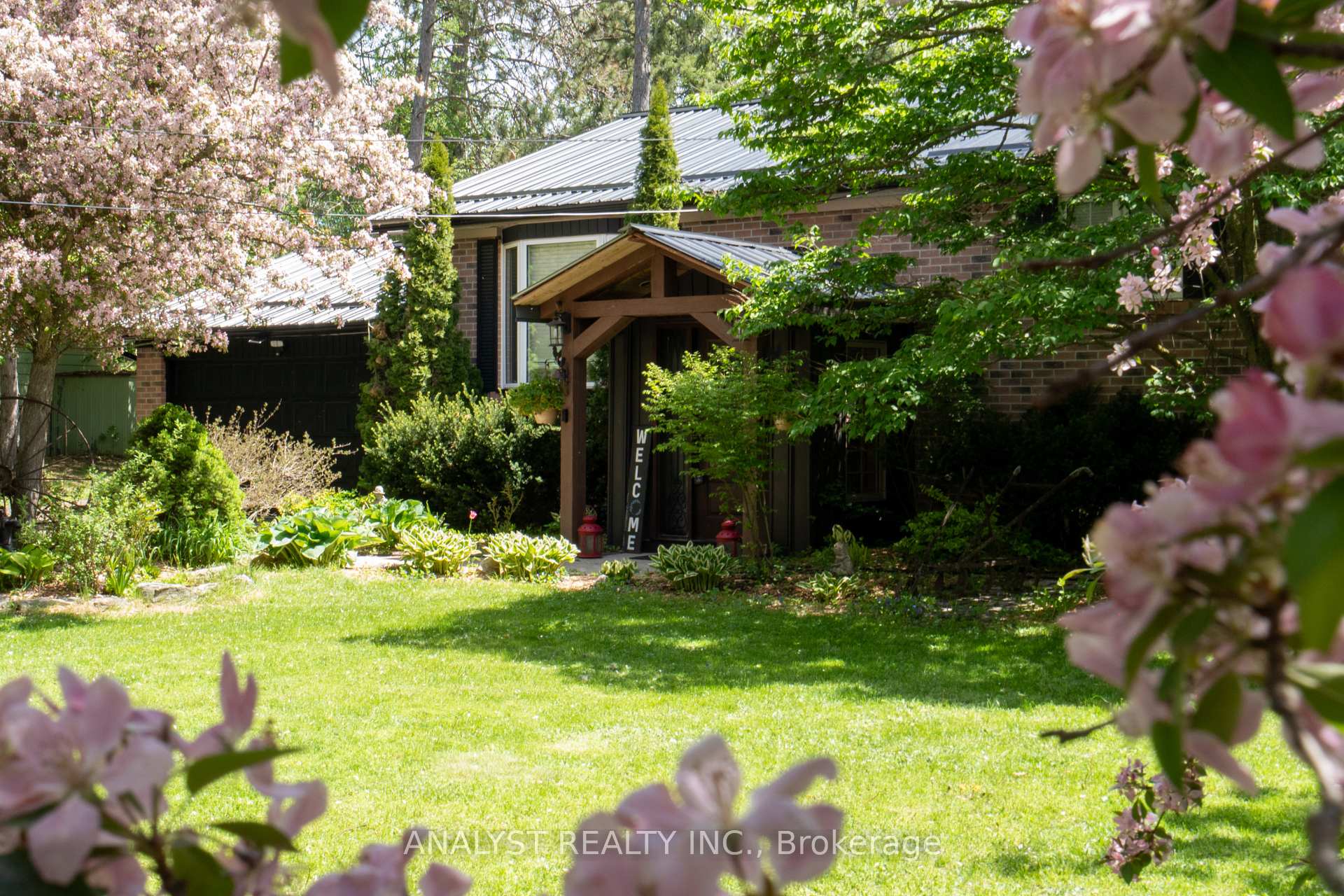 19 Pine Park Boulevard, Adjala-Tosorontio — photo 2 of 5