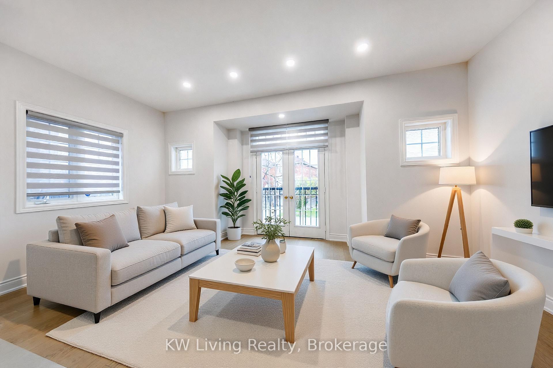 12 Crispin Court, Markham, ON L3R 4G6
