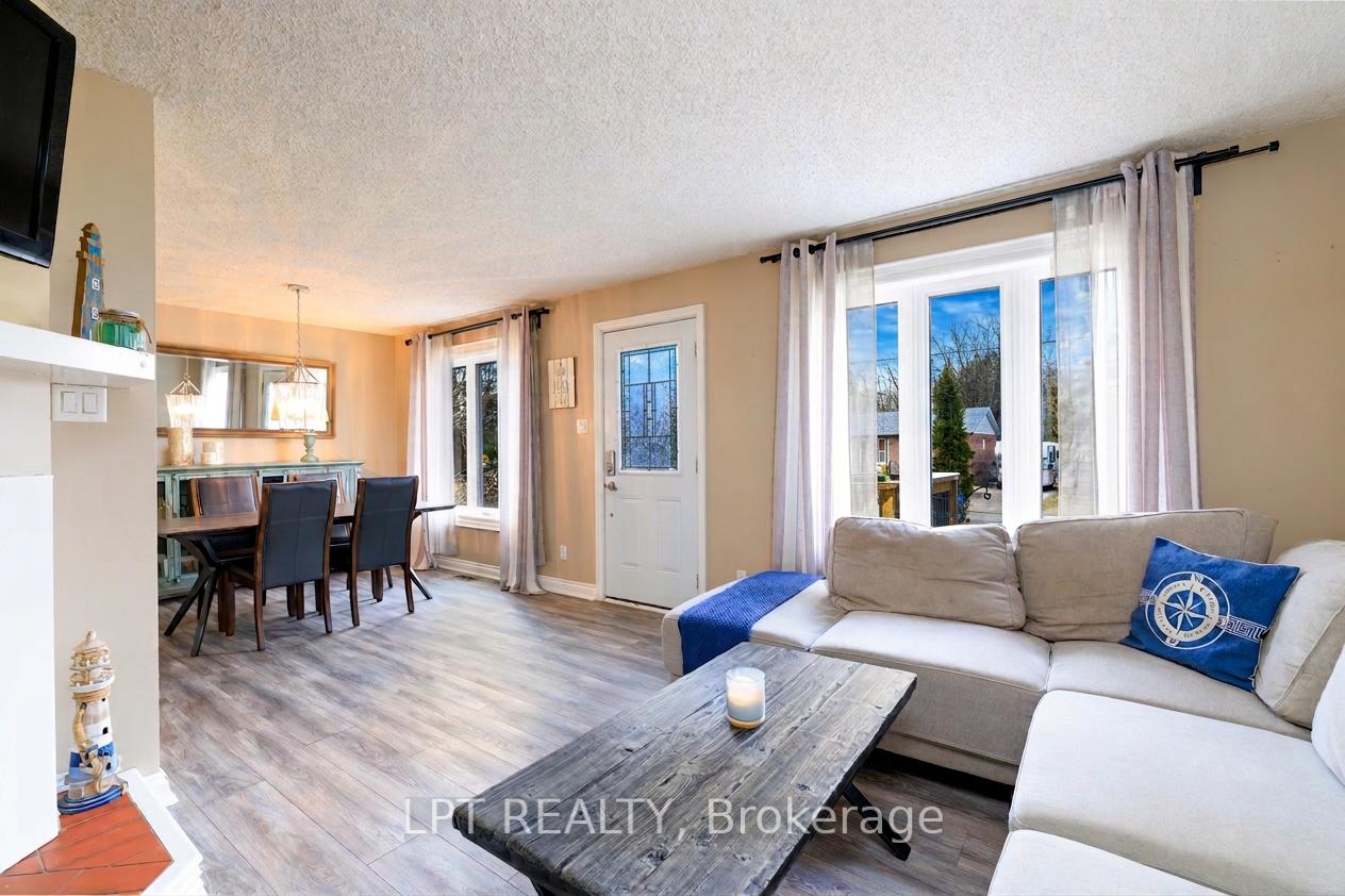 11 Hardwood Drive, Georgina — photo 4 of 5