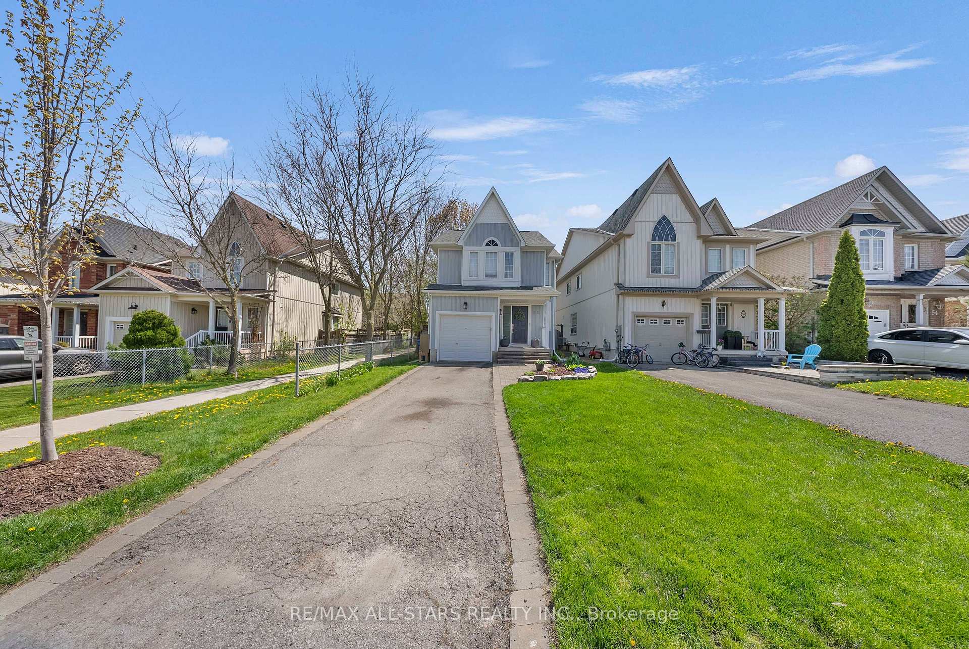 58 Margaret Graham Crescent, East Gwillimbury — photo 2 of 5
