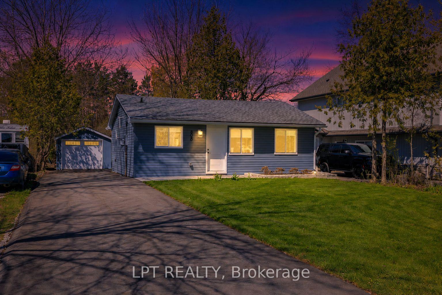 808 Montsell Avenue, Georgina — photo 2 of 5