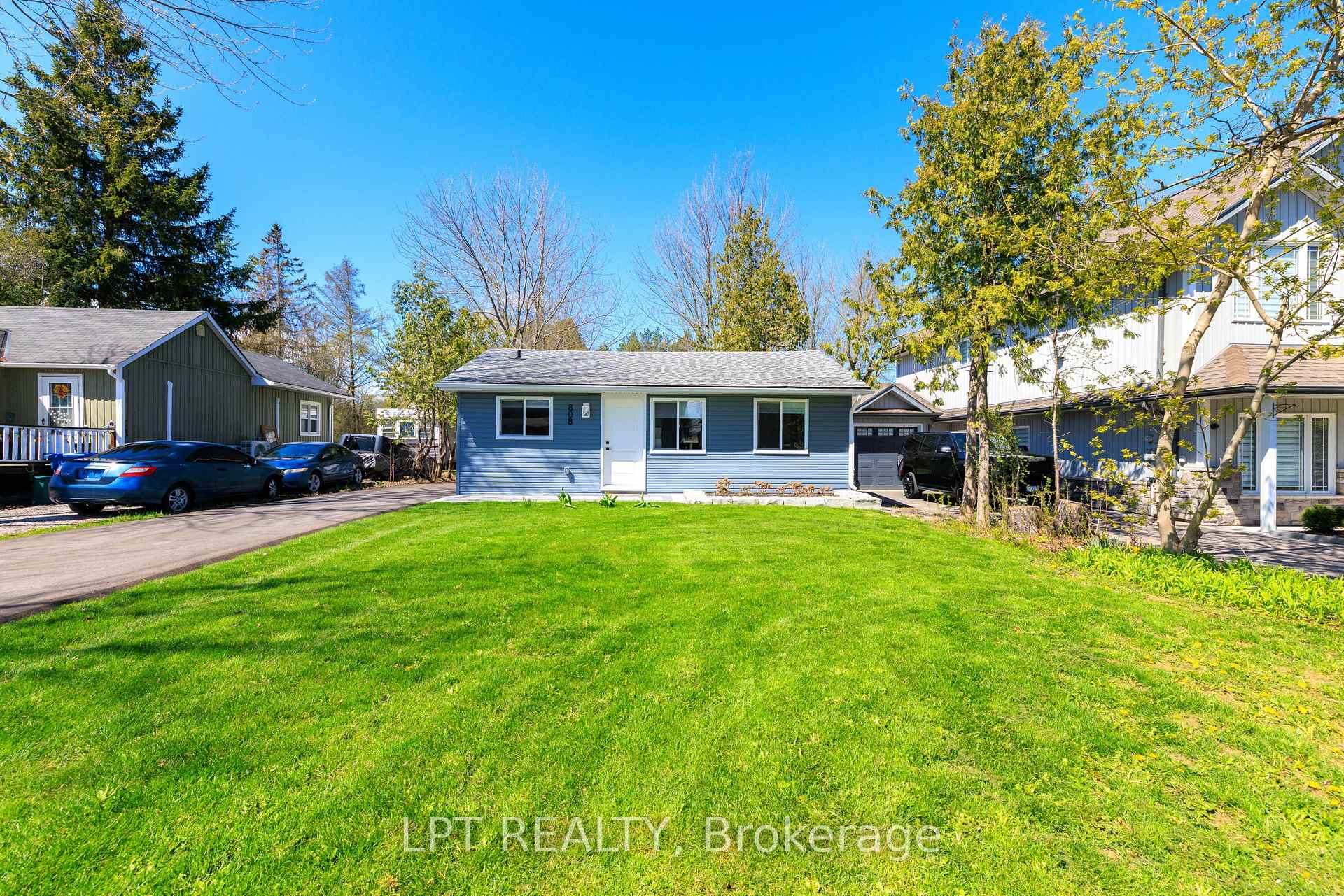 808 Montsell Avenue, Georgina — photo 3 of 5