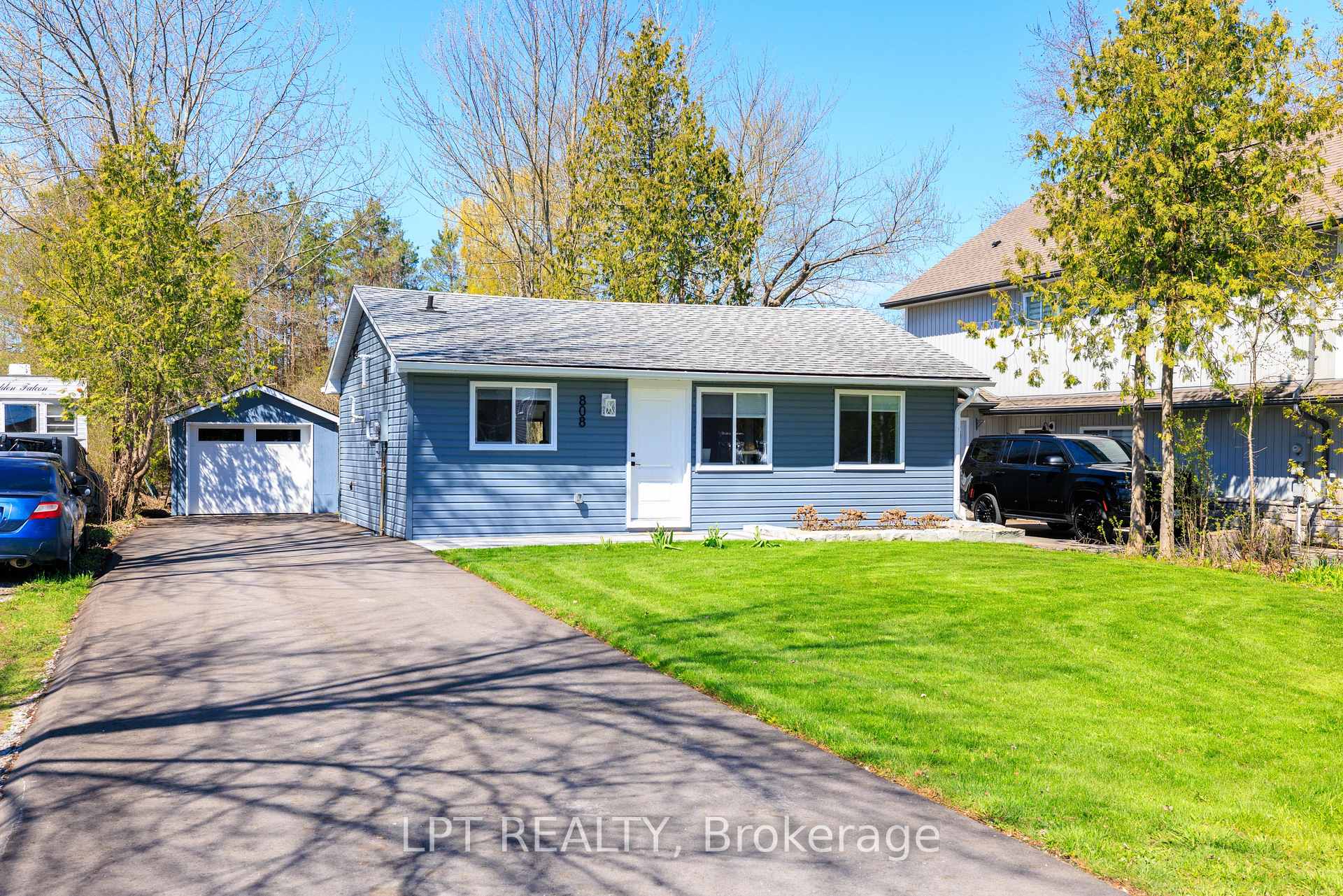 808 Montsell Avenue, Georgina — photo 4 of 5