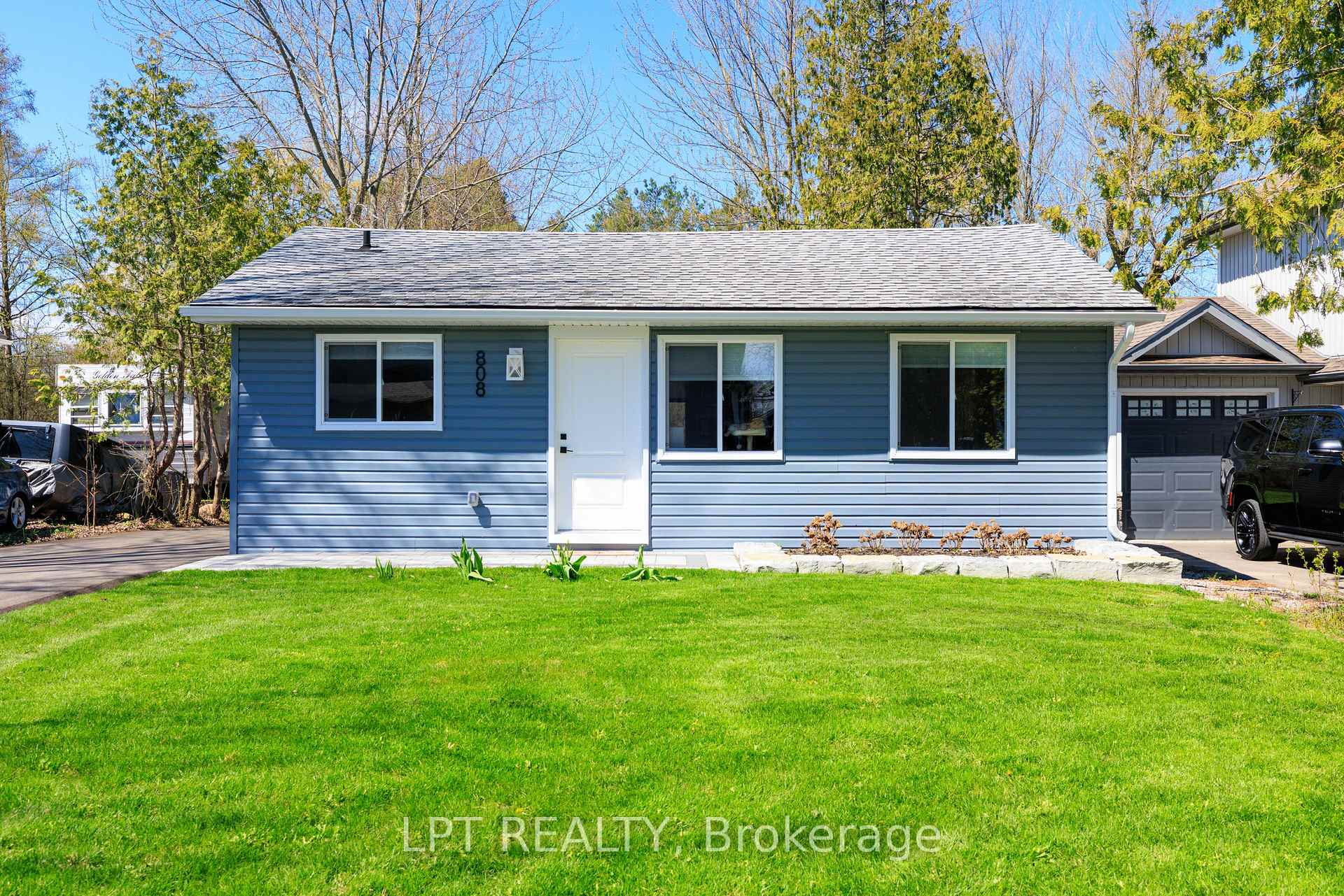 808 Montsell Avenue, Georgina — photo 5 of 5