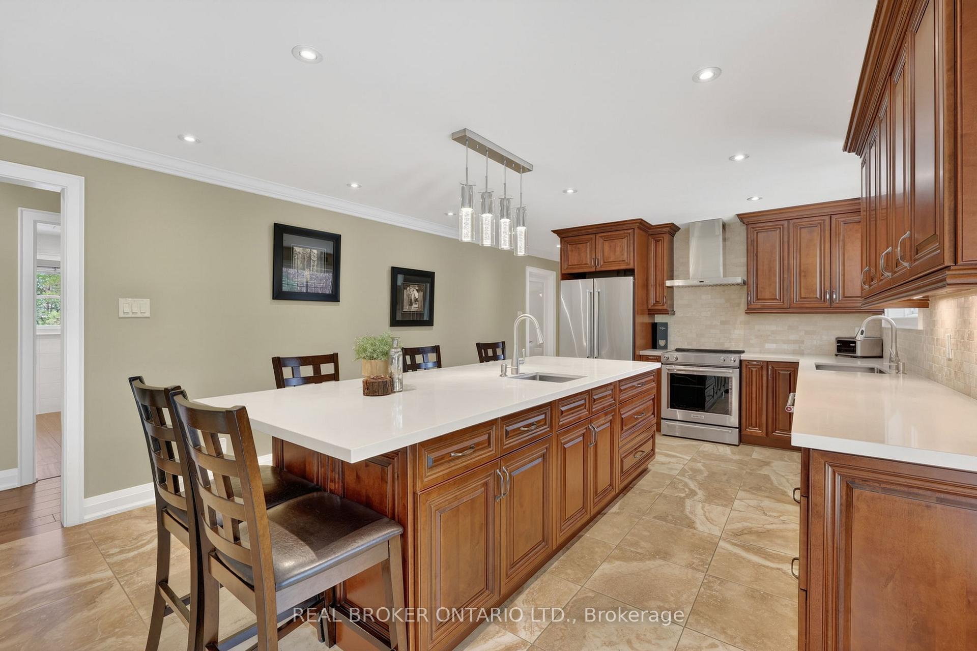22213 Catering Road, East Gwillimbury — photo 4 of 5