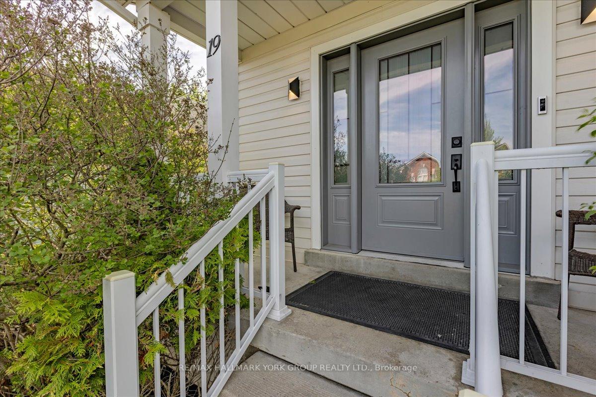 19 Silverstone Crescent, Georgina — photo 4 of 5