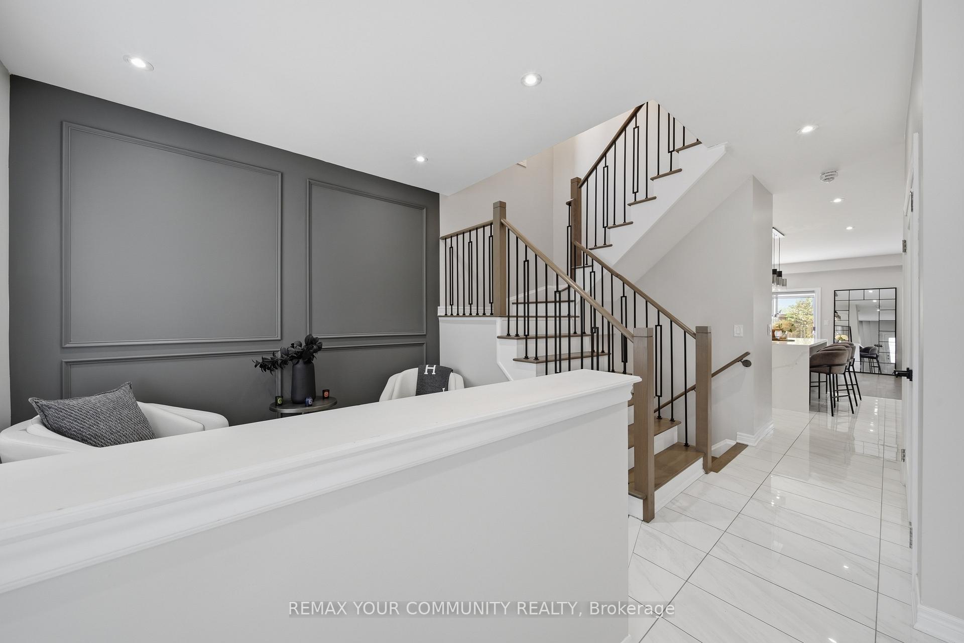 275 Sharon Creek Drive, East Gwillimbury — photo 4 of 5