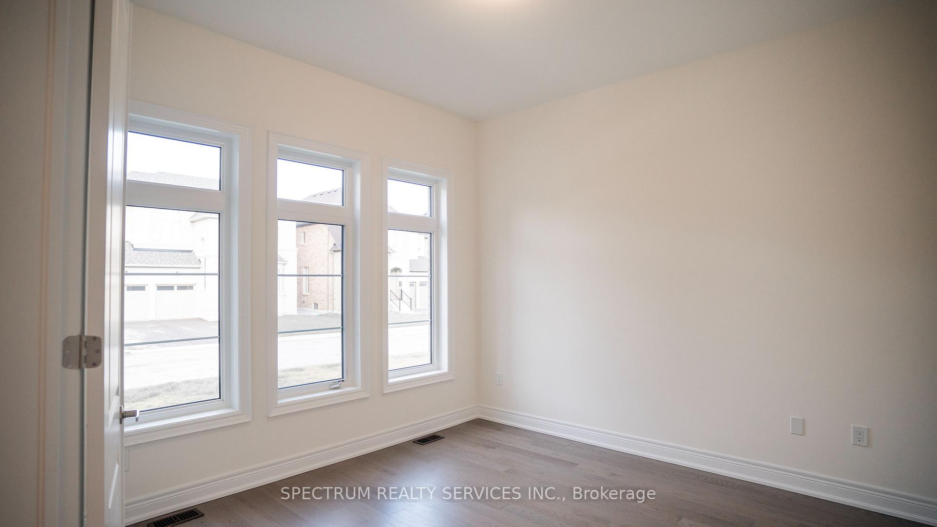 23 Lorrain Hand Crescent, Georgina — photo 4 of 5