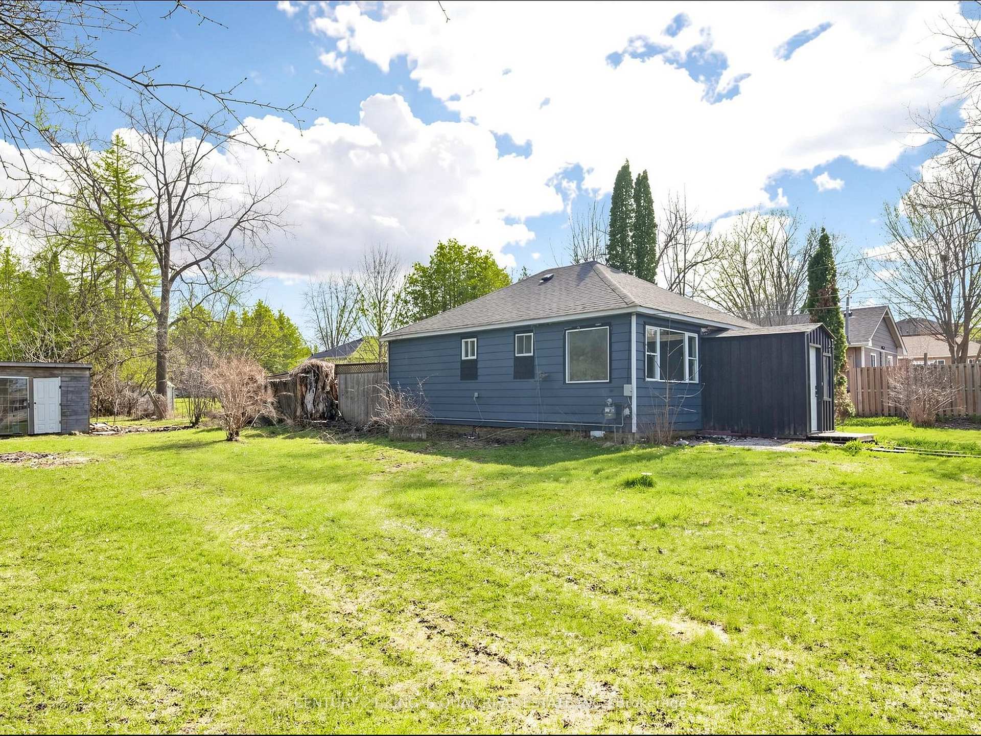 1975 Metro Road N, Georgina — photo 2 of 5