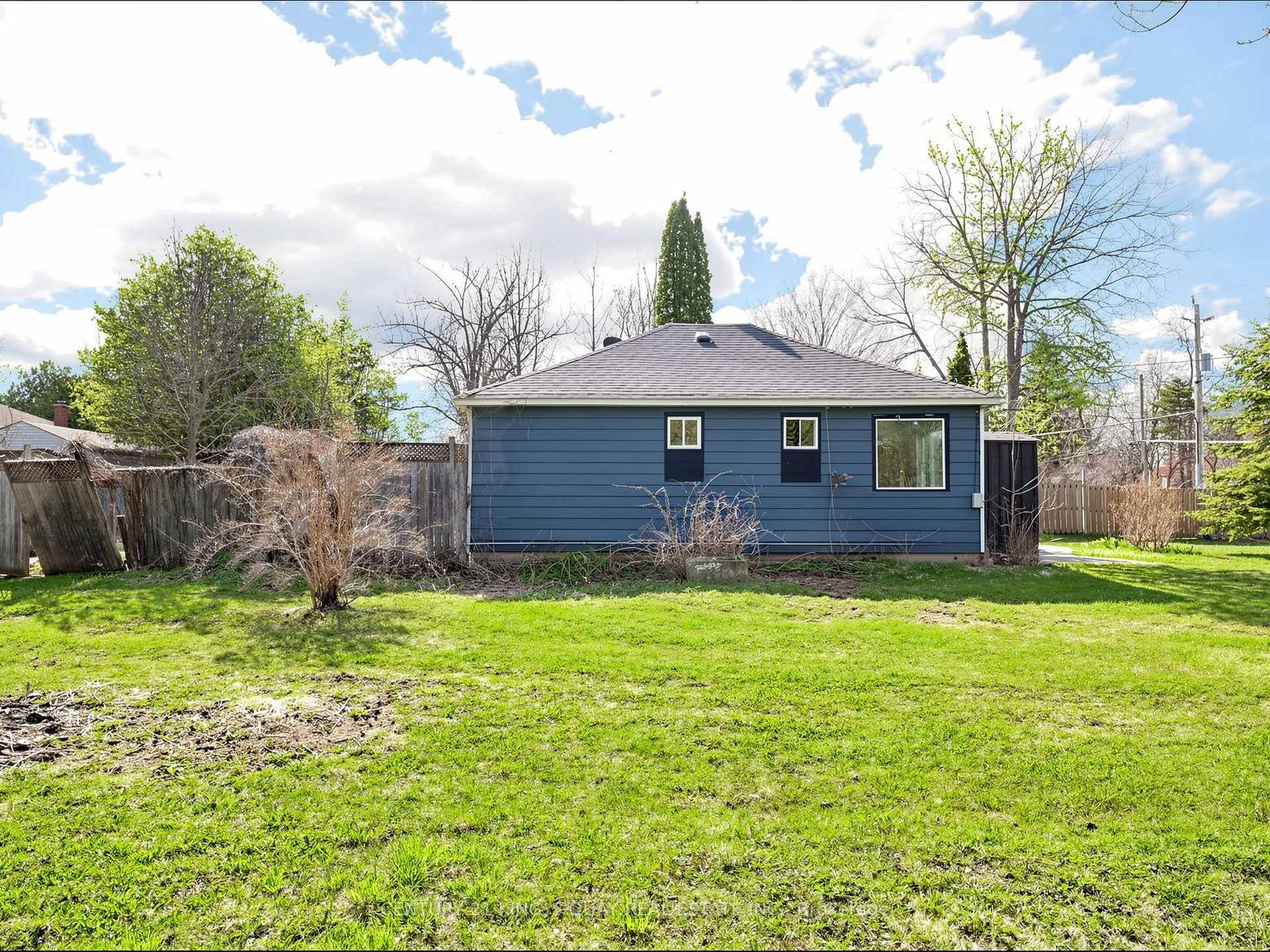 1975 Metro Road N, Georgina — photo 3 of 5