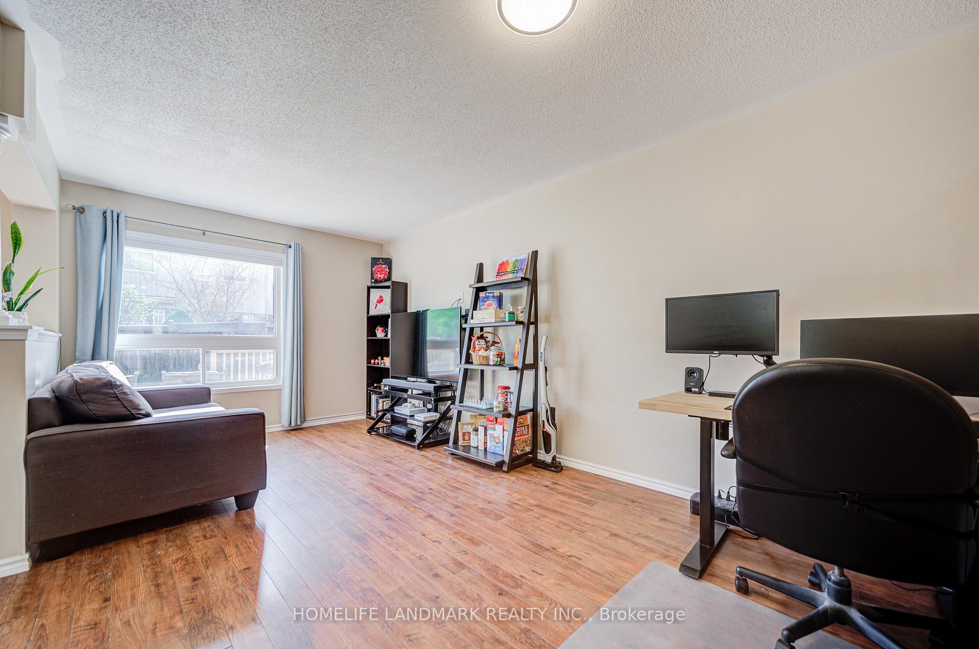 72 Margaret Graham Crescent, East Gwillimbury — photo 4 of 5
