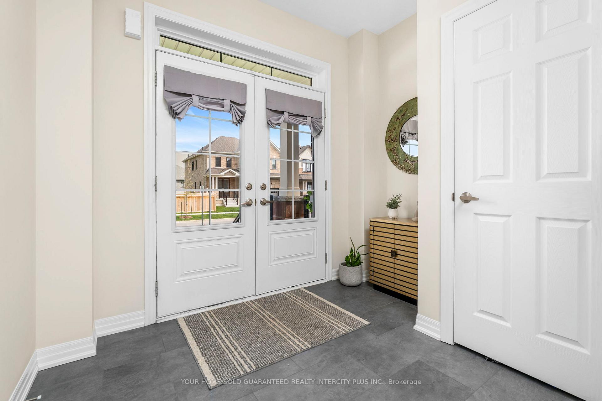 17 Stennett Drive, Georgina — photo 4 of 5