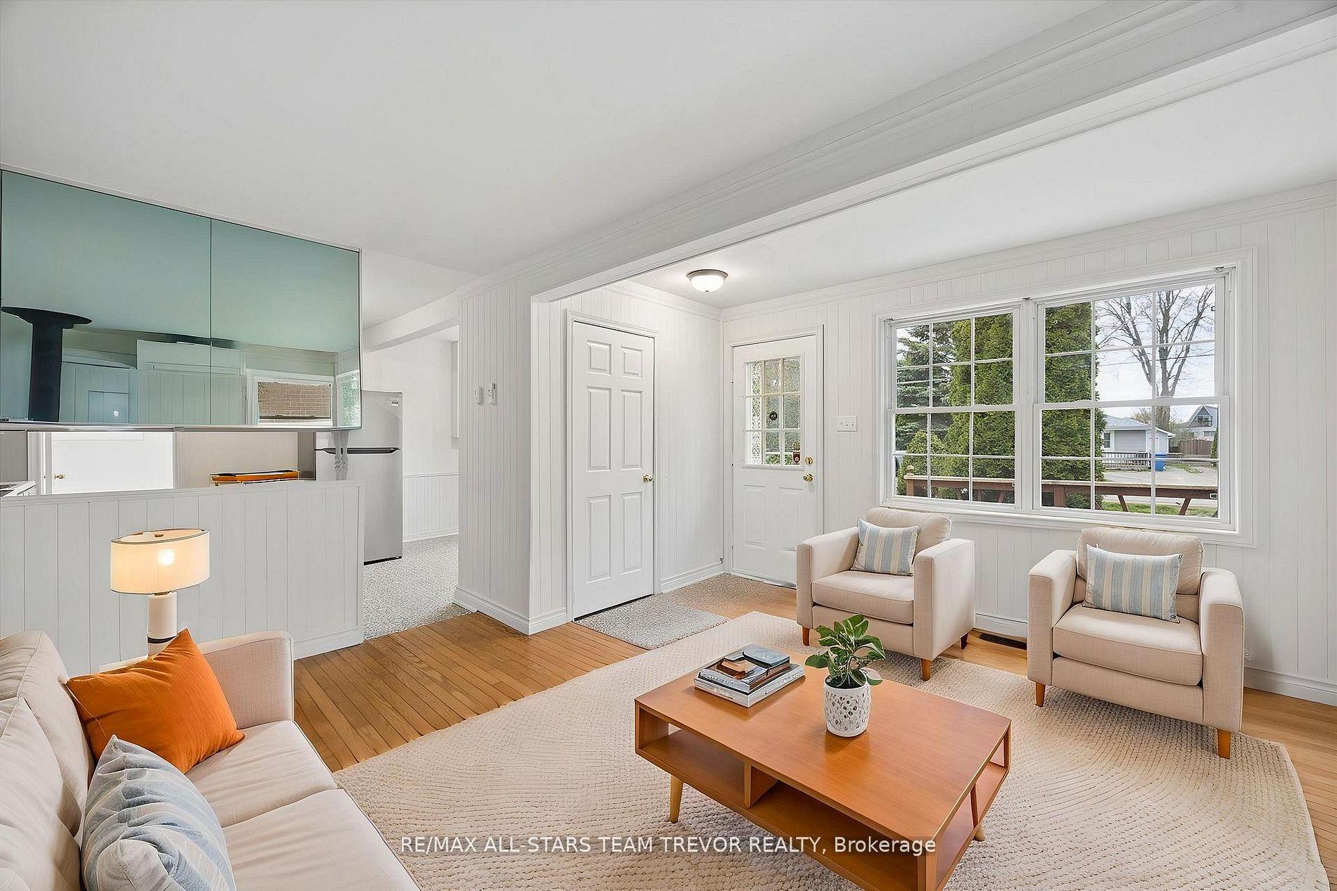 1007 Barton Avenue, Georgina — photo 4 of 5