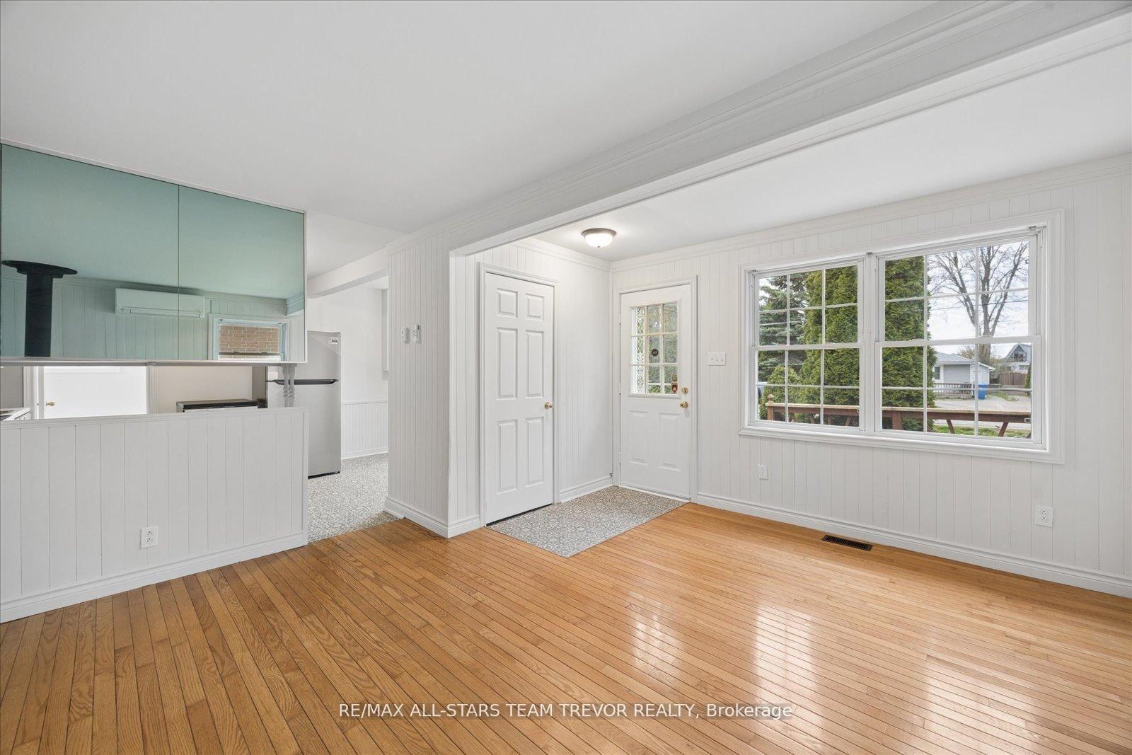 1007 Barton Avenue, Georgina — photo 5 of 5