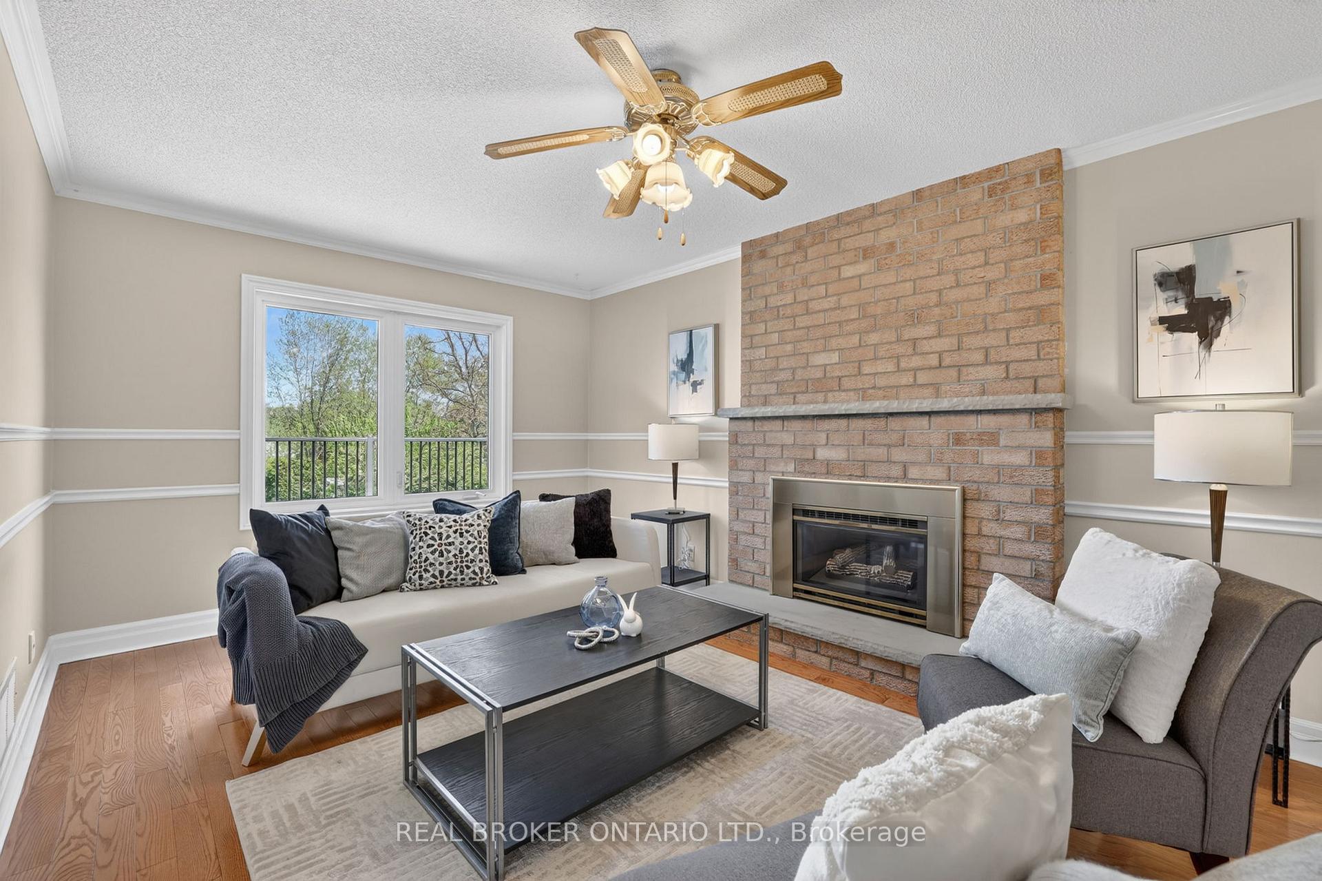 208 Stegman Road, East Gwillimbury — photo 2 of 5