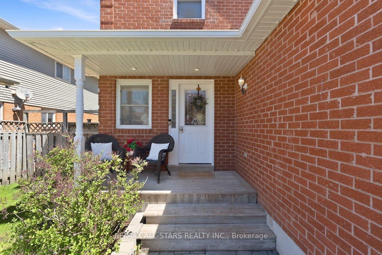 9 Tudor Place, Georgina — photo 3 of 5