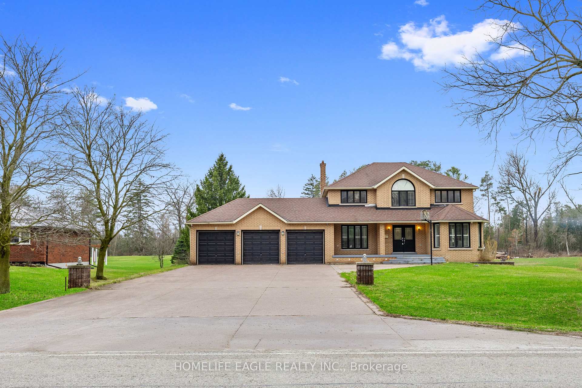 20286 Yonge Street, East Gwillimbury — photo 2 of 5