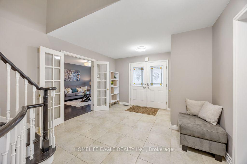 20286 Yonge Street, East Gwillimbury — photo 3 of 5