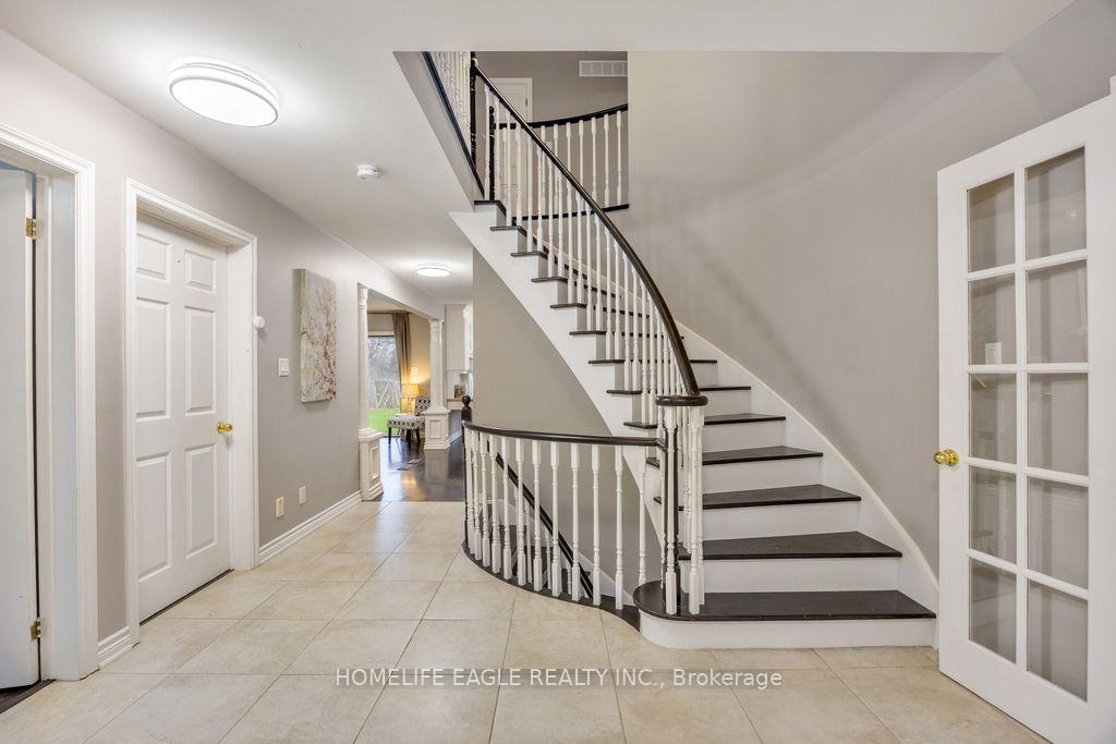 20286 Yonge Street, East Gwillimbury — photo 4 of 5