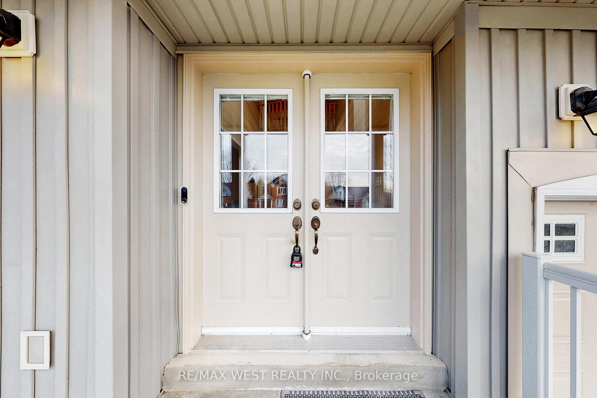 303 King Street E, East Gwillimbury — photo 2 of 5