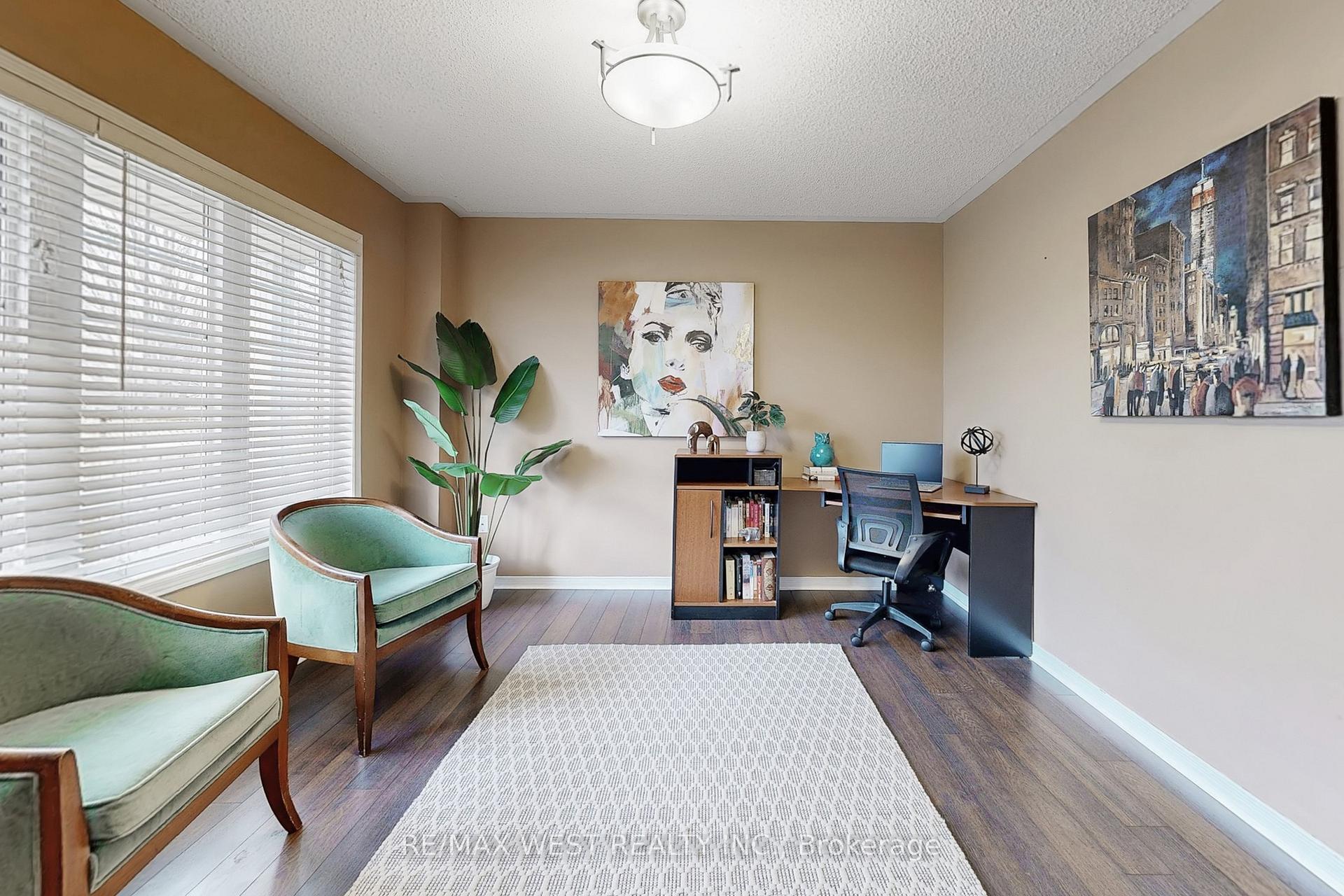 303 King Street E, East Gwillimbury — photo 4 of 5