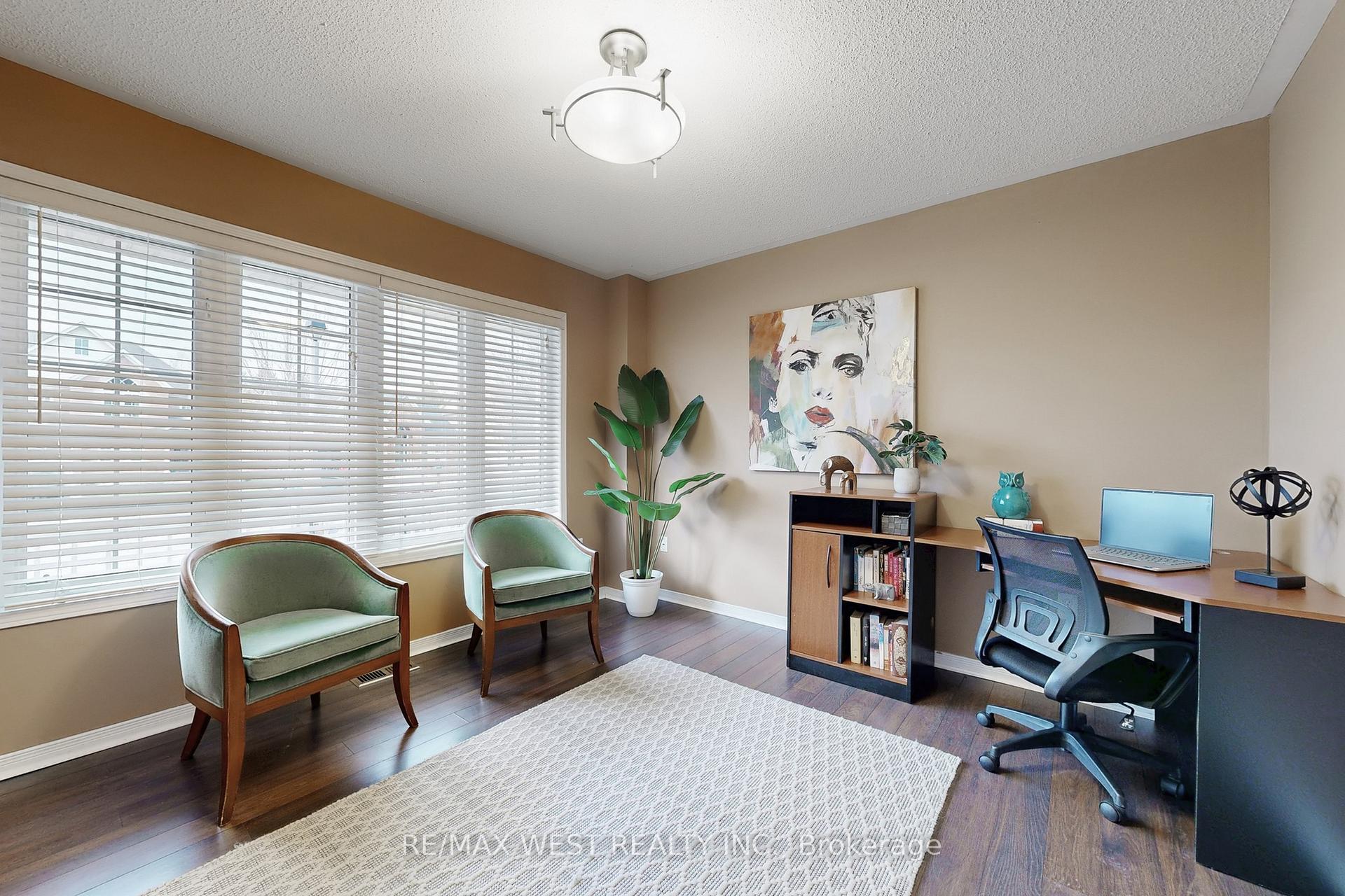 303 King Street E, East Gwillimbury — photo 5 of 5