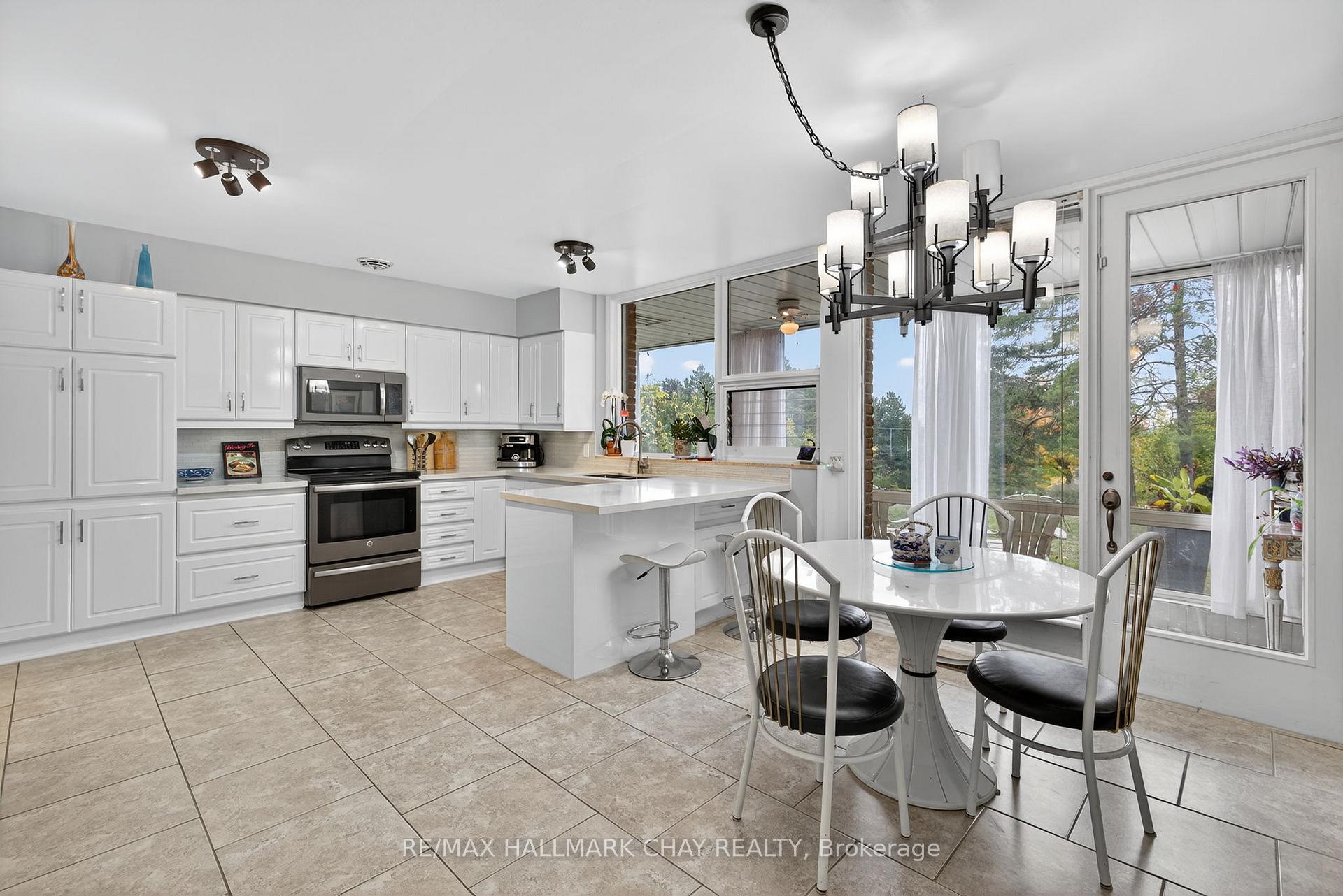 39 Highfield Crescent, Georgina — photo 4 of 5