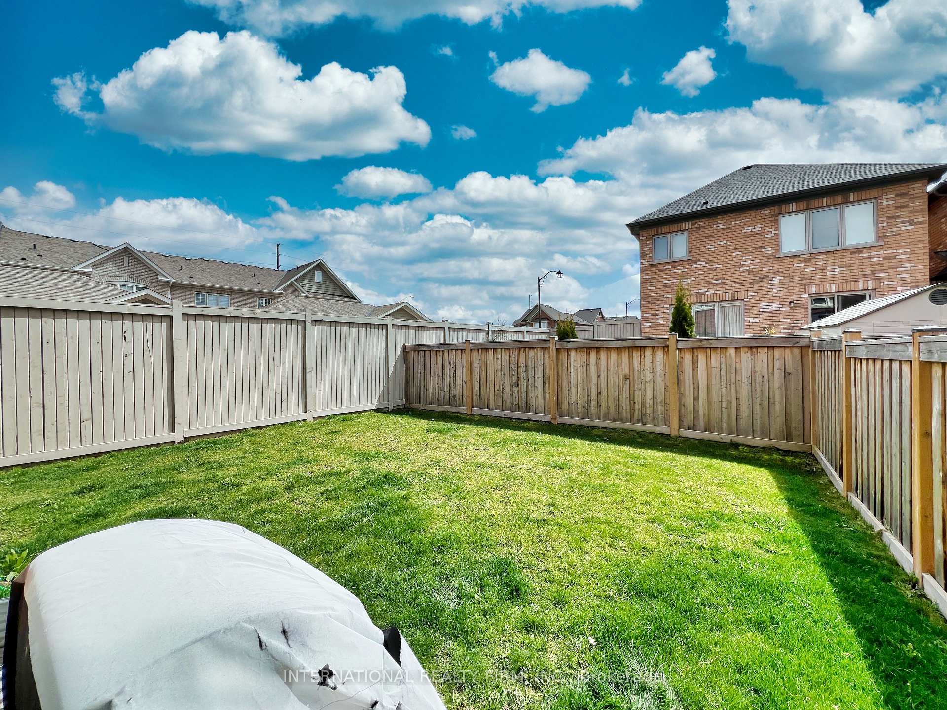 1 frederick pearson Street, East Gwillimbury — photo 3 of 5