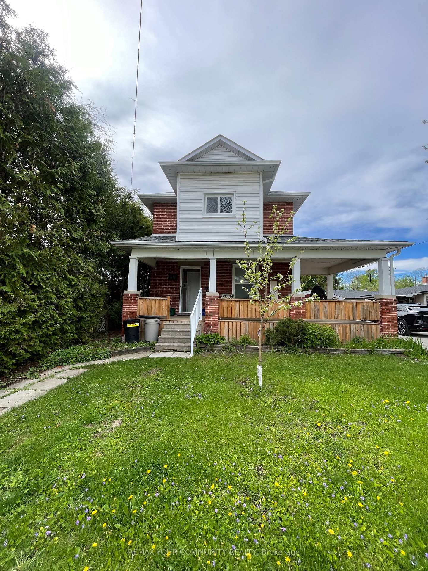 50 Middle Street 2, Georgina — photo 2 of 5