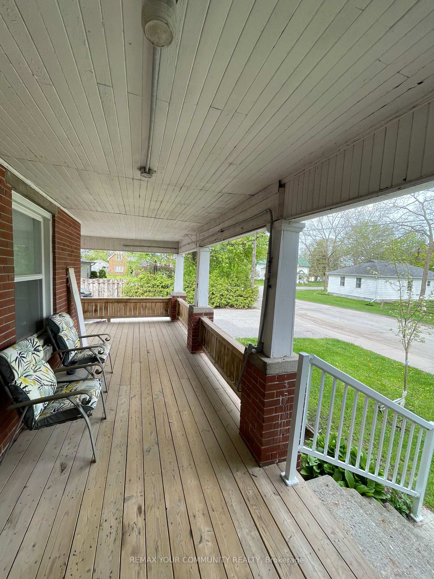 50 Middle Street 2, Georgina — photo 3 of 5