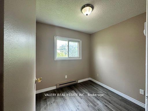 9 Lowndes Ave Avenue 7, Georgina — photo 2 of 5